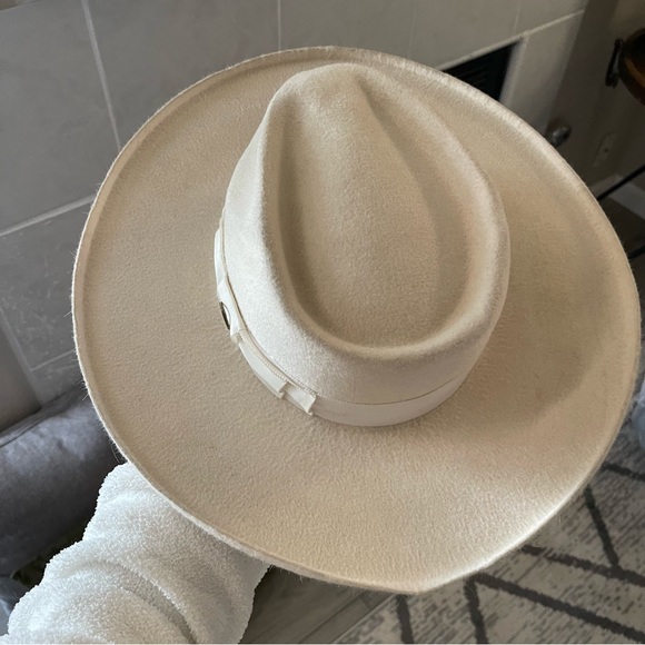 Gladys Tamez Millinery | Arch Hat Size: Small - Picture 2 of 7